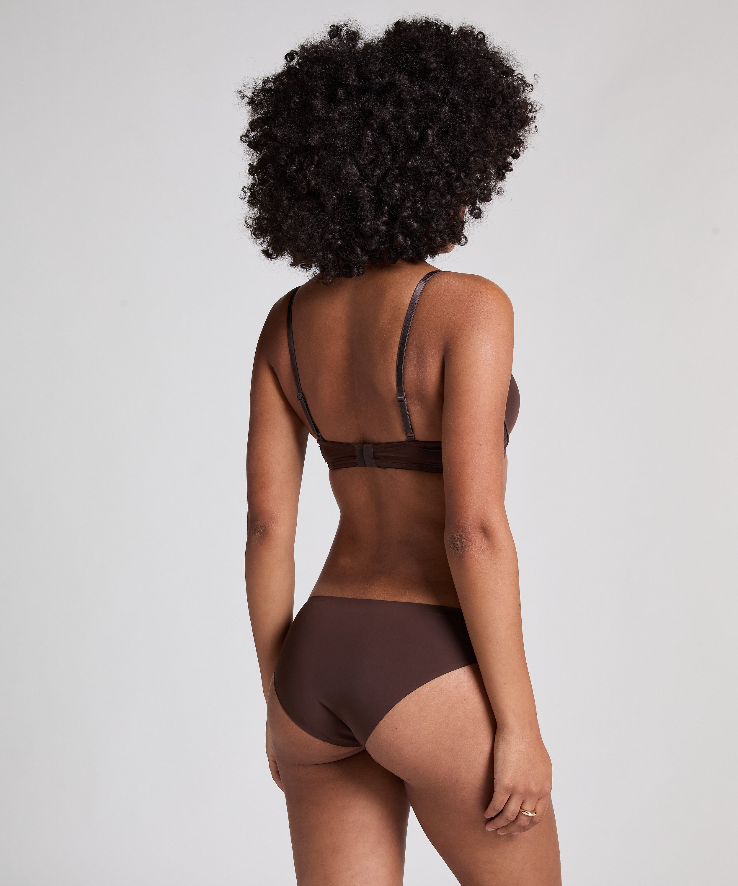 Osynlig brazilian-trosa, Brun, main