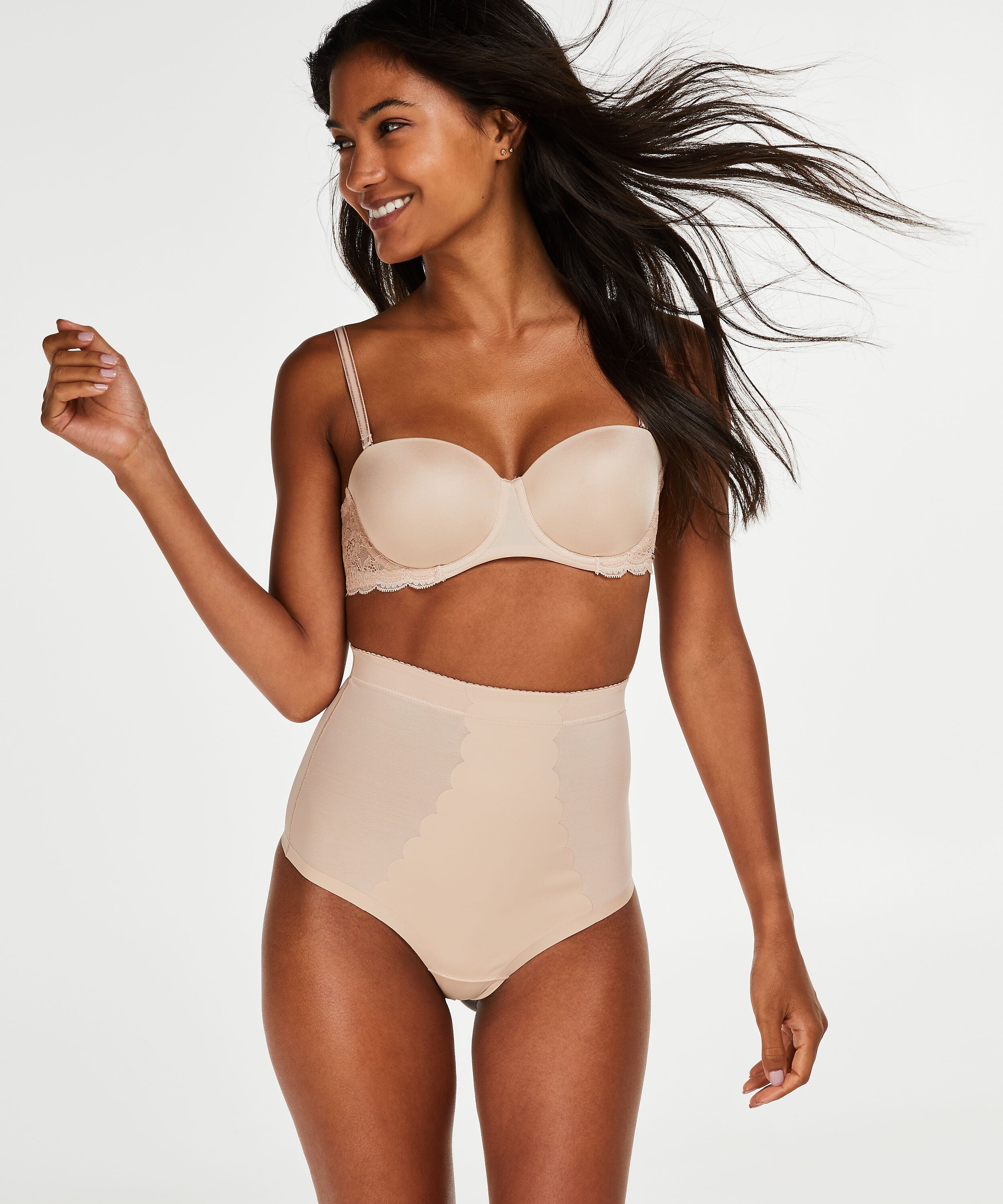 Skulpterade stringtrosa scallop med hög midja - Level 3, Beige