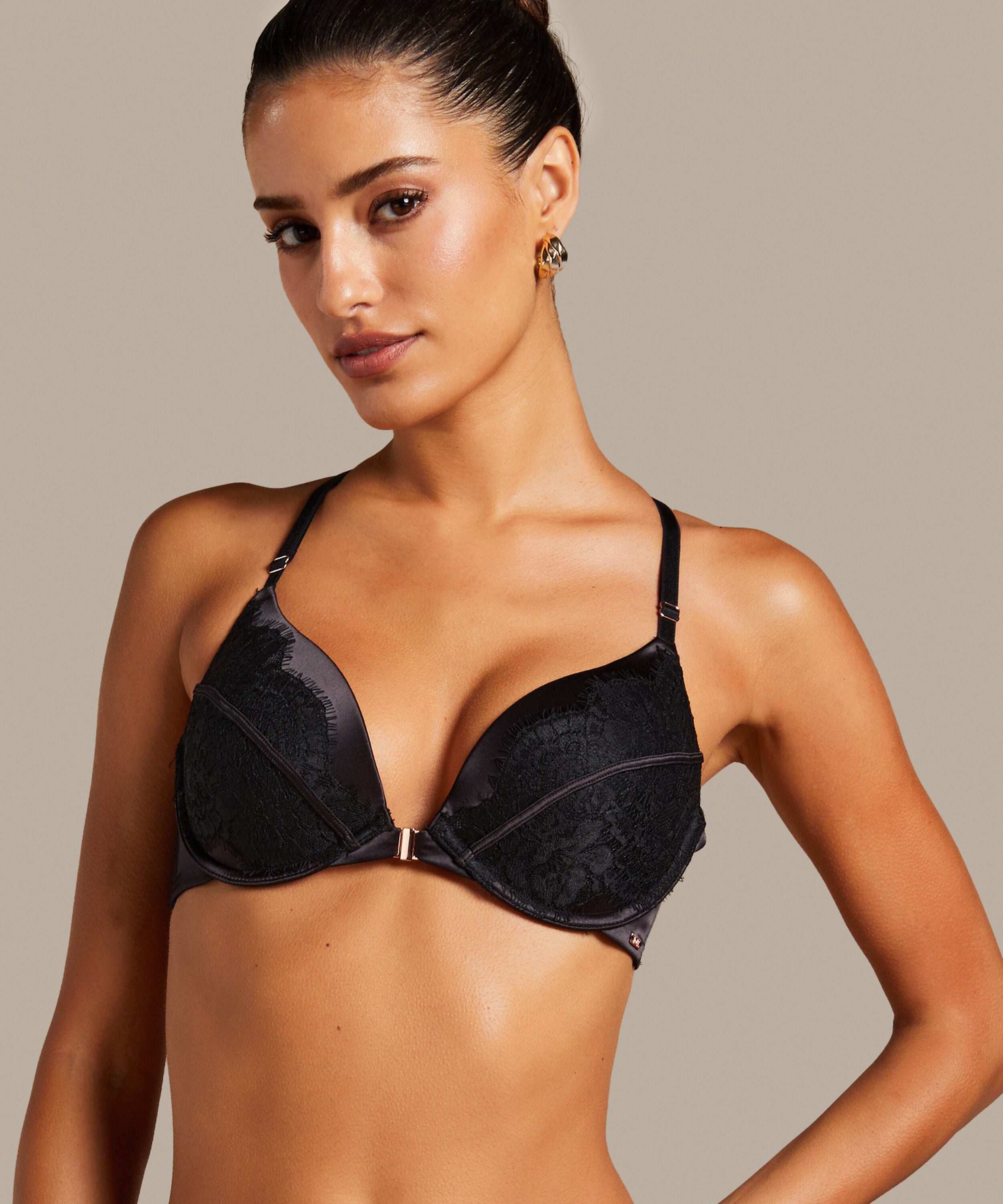 Sujetador push-up de aros preformado Chalice, Svart