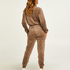 Tall joggingbyxor i velour, Brun