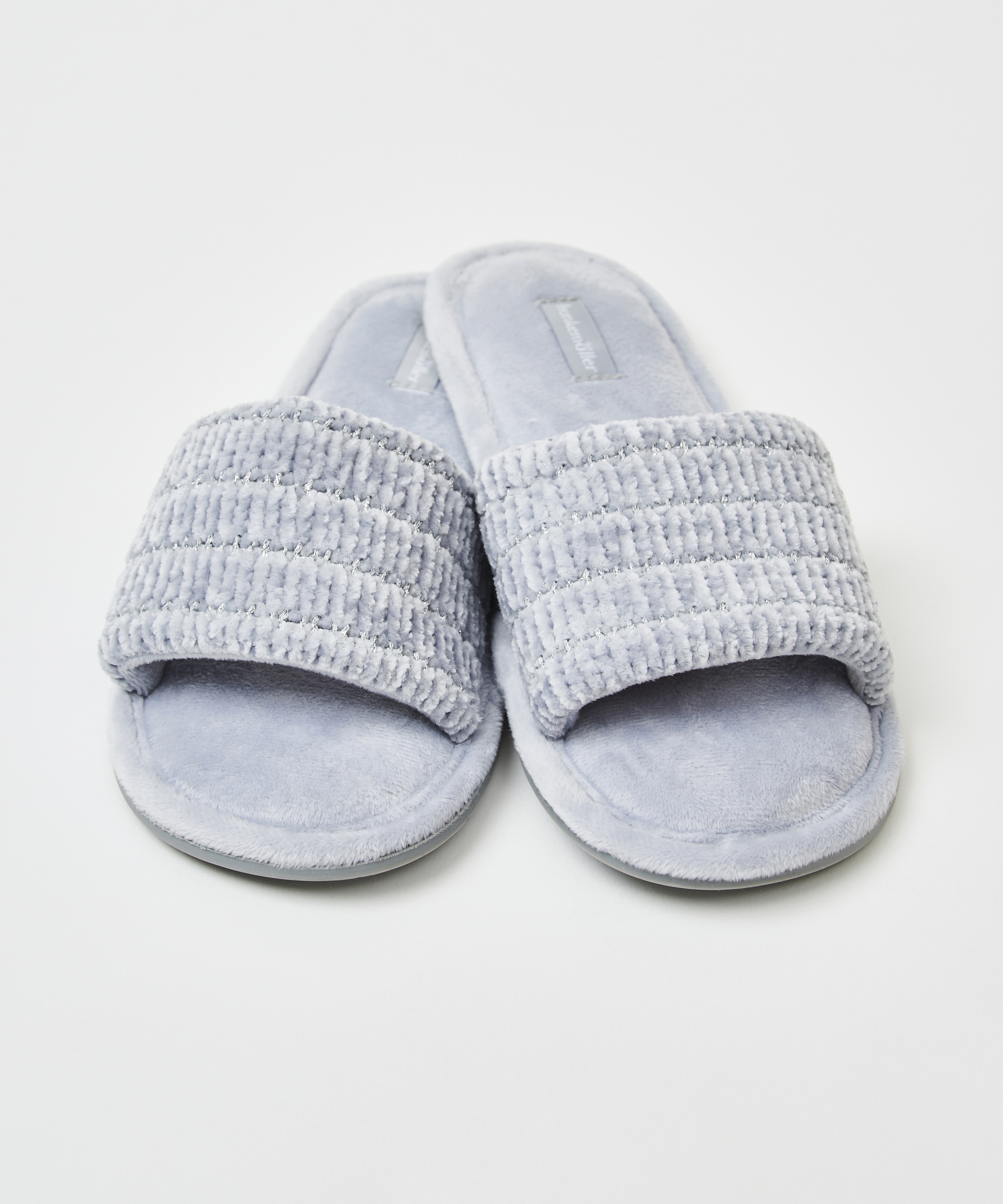 Damtofflor, Gr&aring;, main