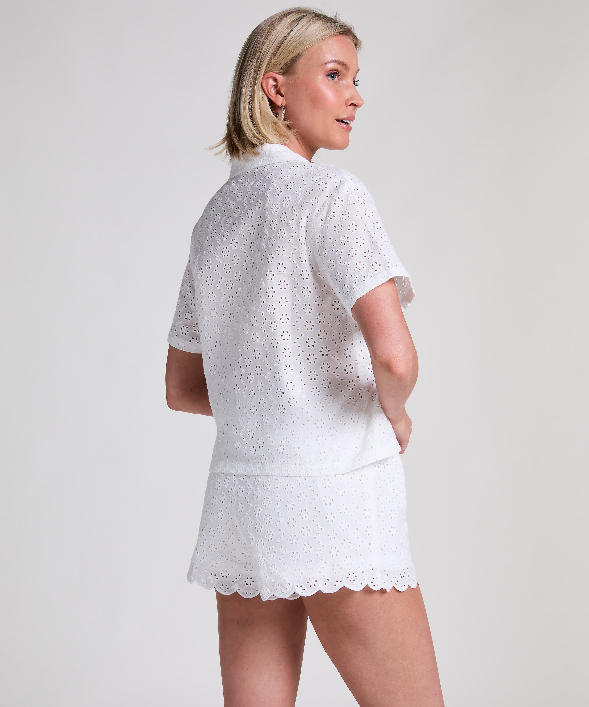 Kort broderie anglaise, Vit, main