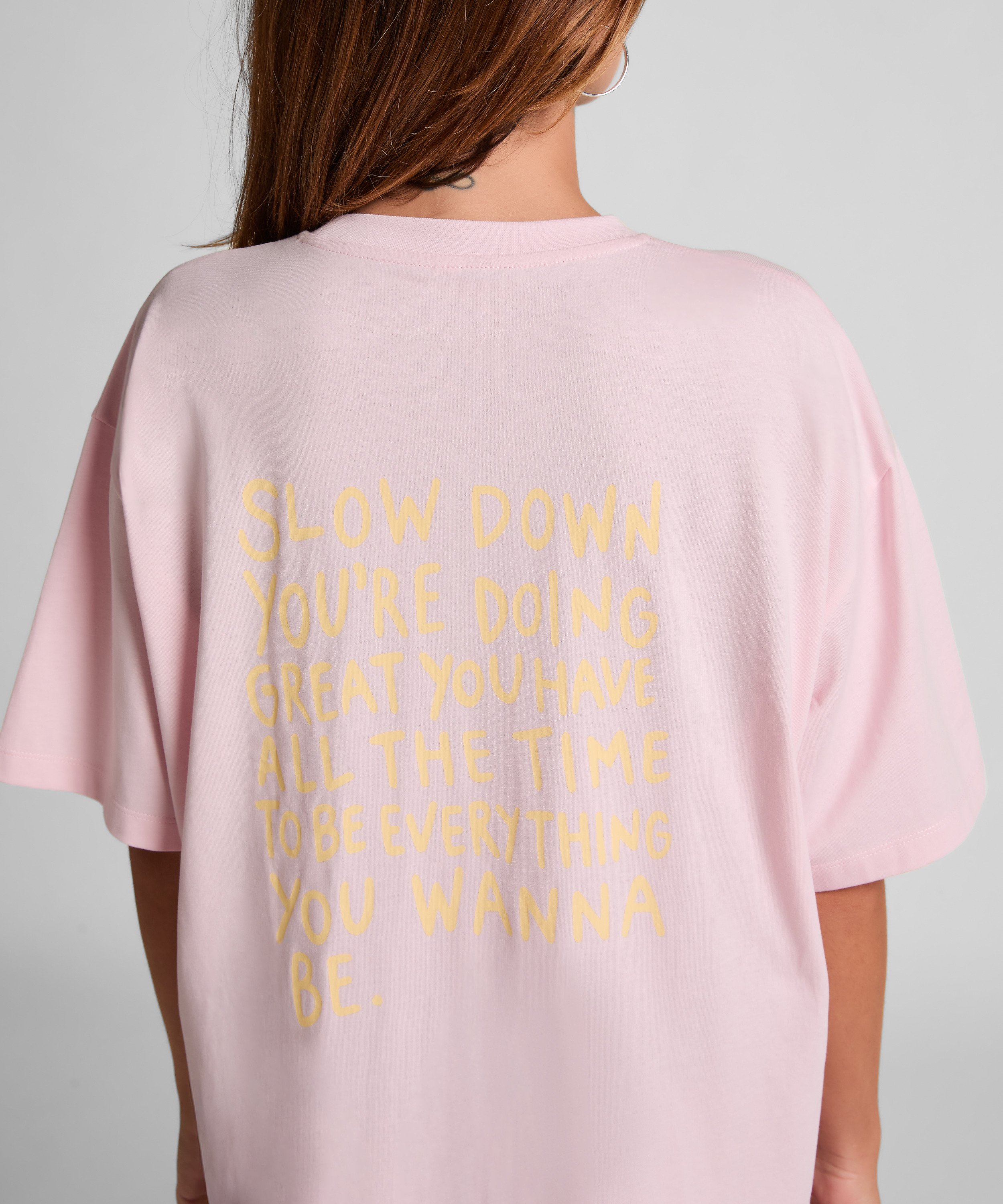 Nattlinne, Rosa, main