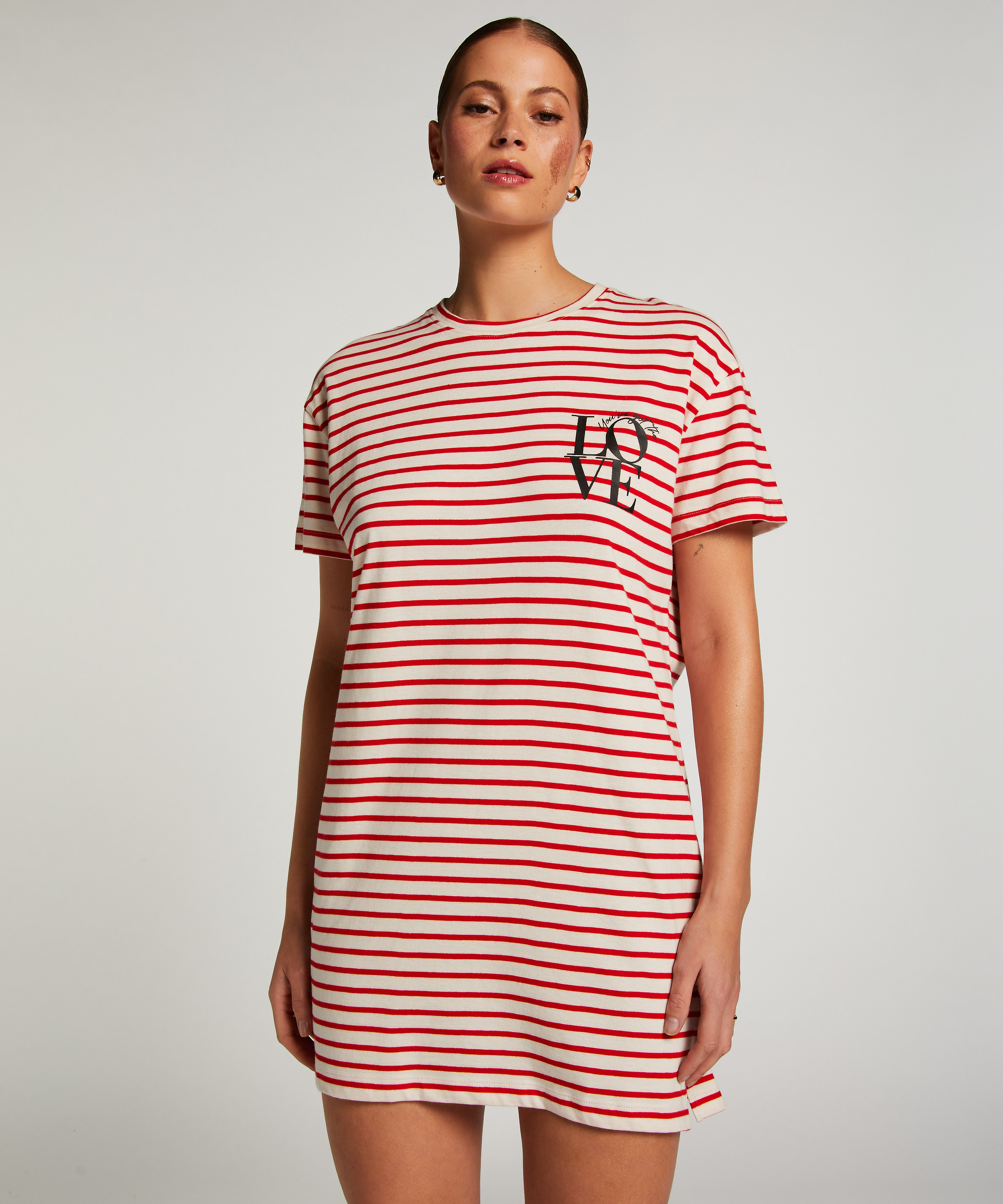 Nattskjorta med rund hals, Röd, main