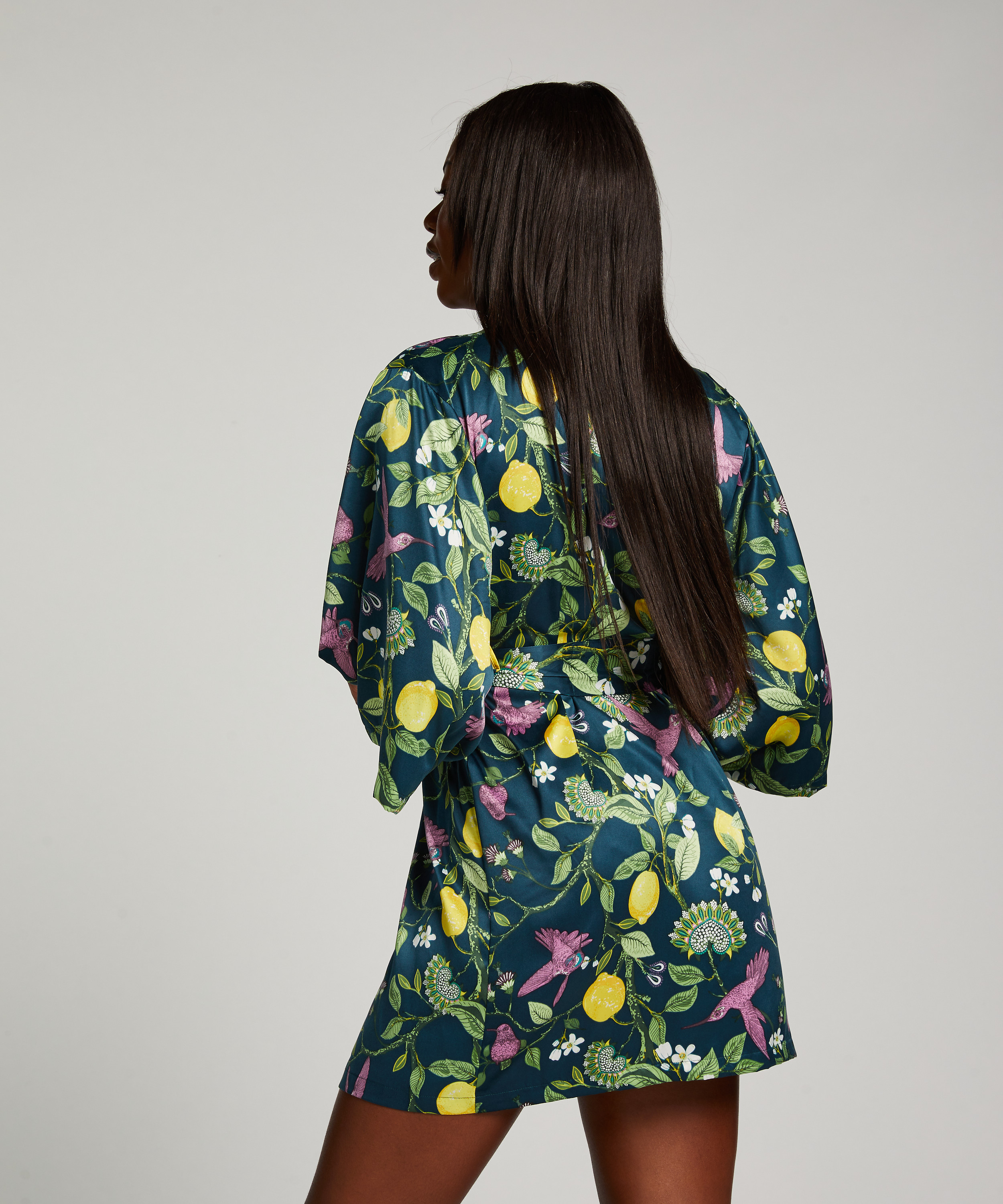 Kimono Satin, Bl&aring;, main