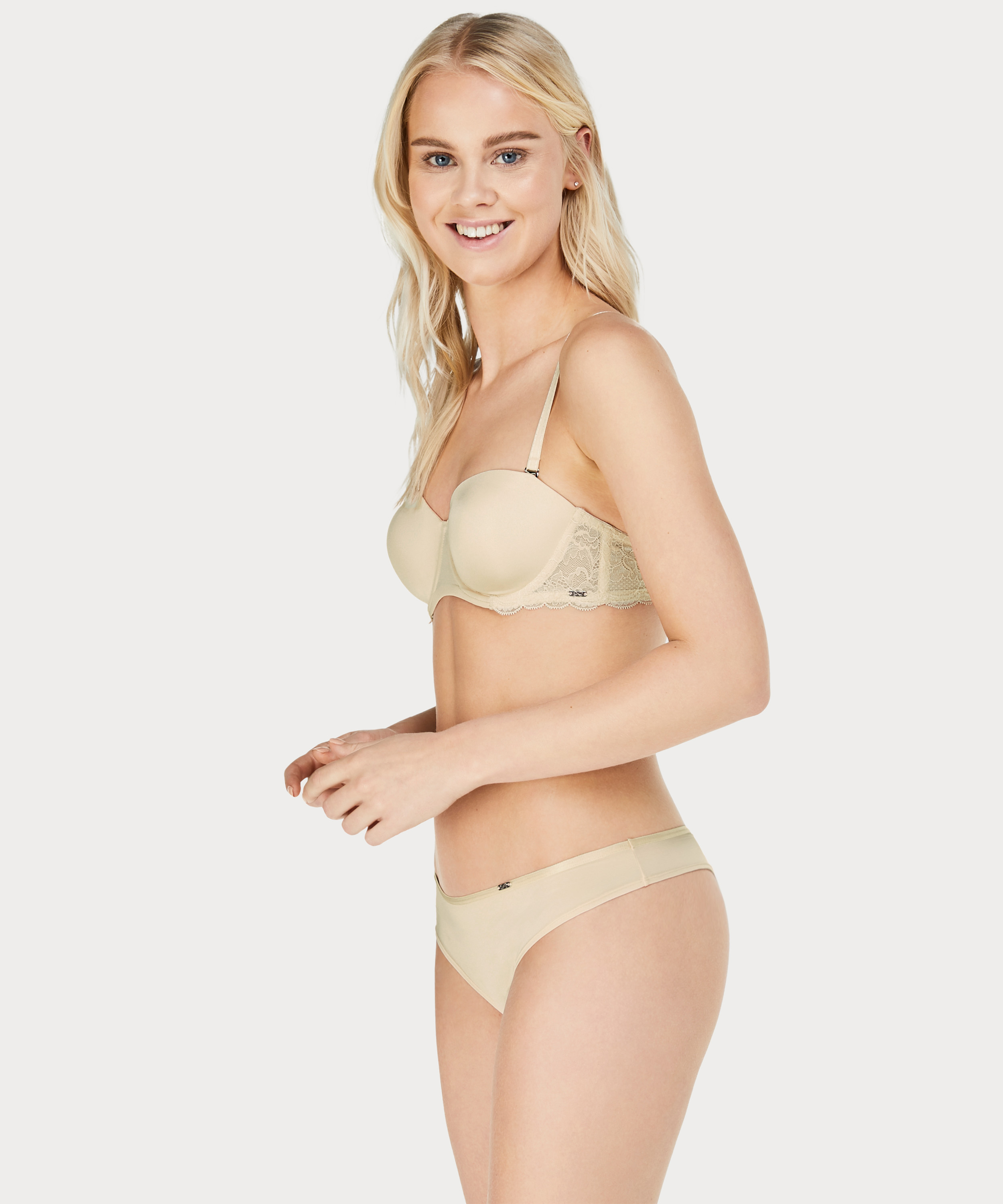 Stringtrosa Angie, Rosa, main