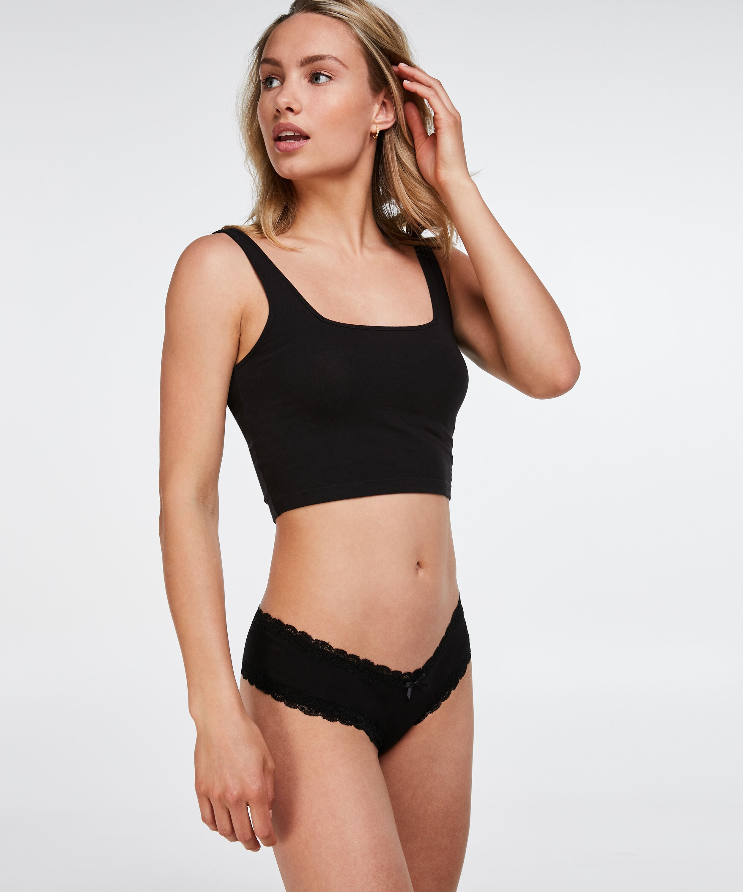 Brazilian V-shape, Svart