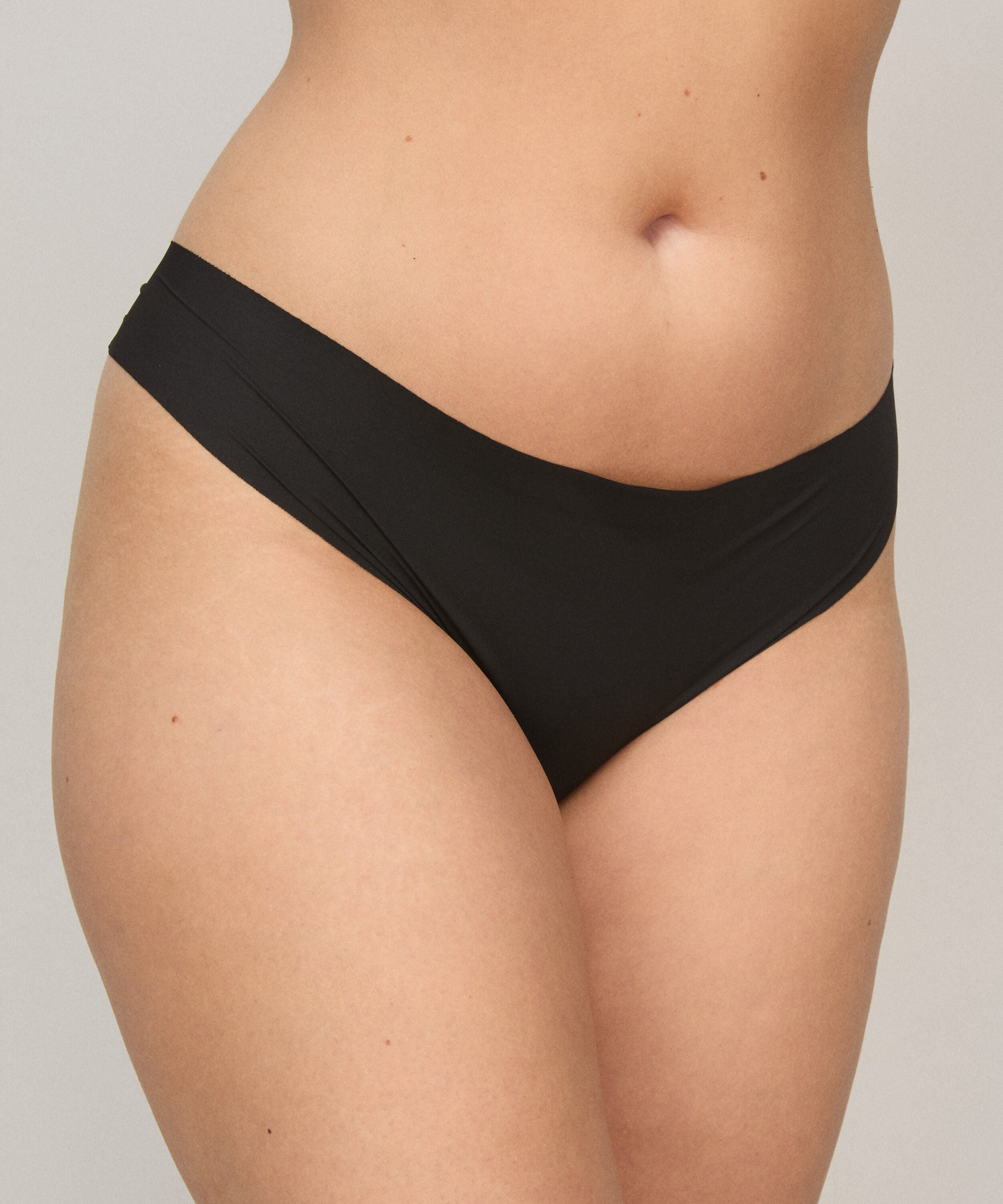 String Invisible, Svart