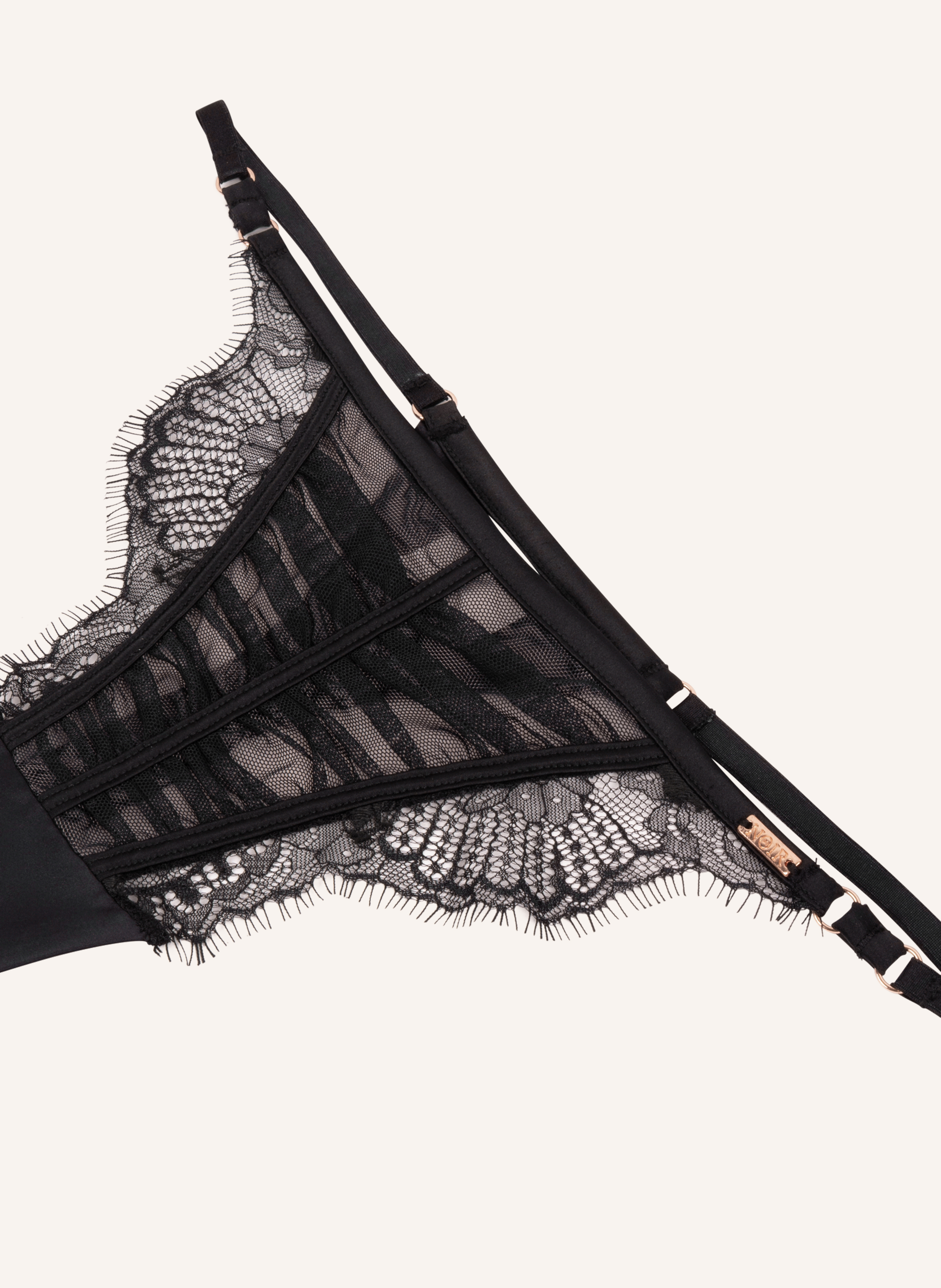 Cynthia h&ouml;gt skuren tangatrosa, Svart, main