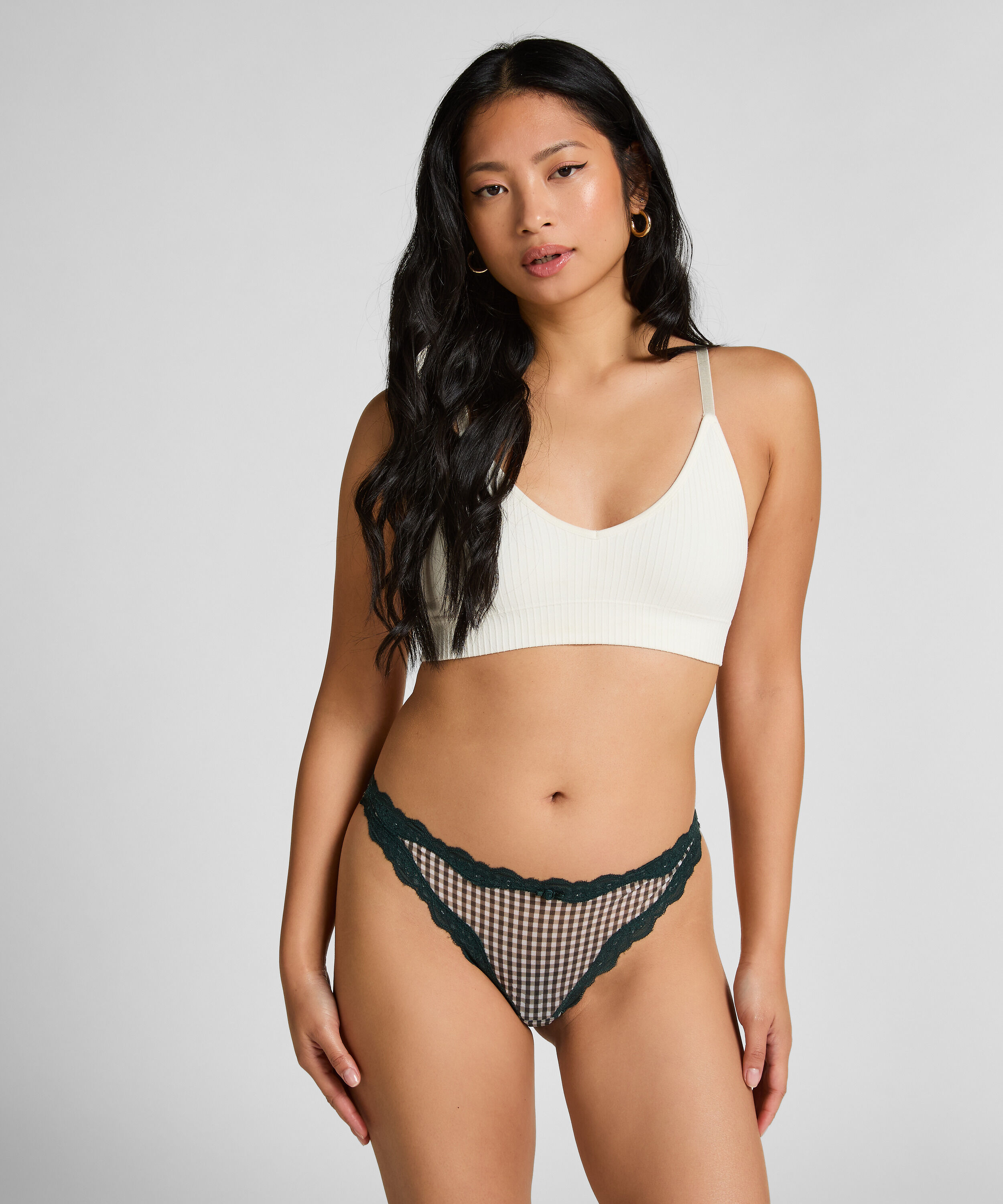 Liz högt skuren stringtrosa