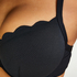 Icke-formpressad bikinitopp Scallop Glam, Svart